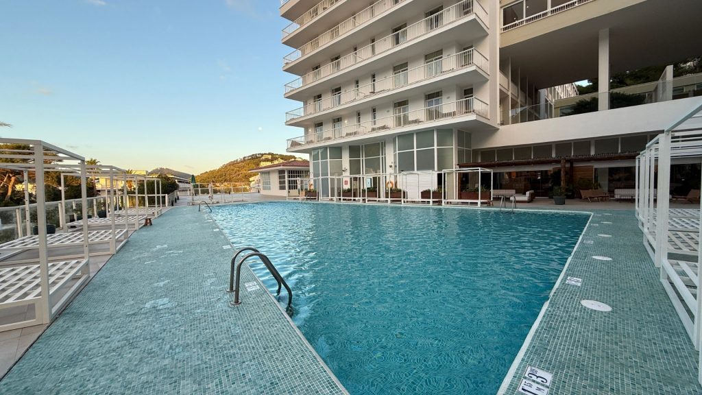 Hyde Ibiza Pool Kleiner