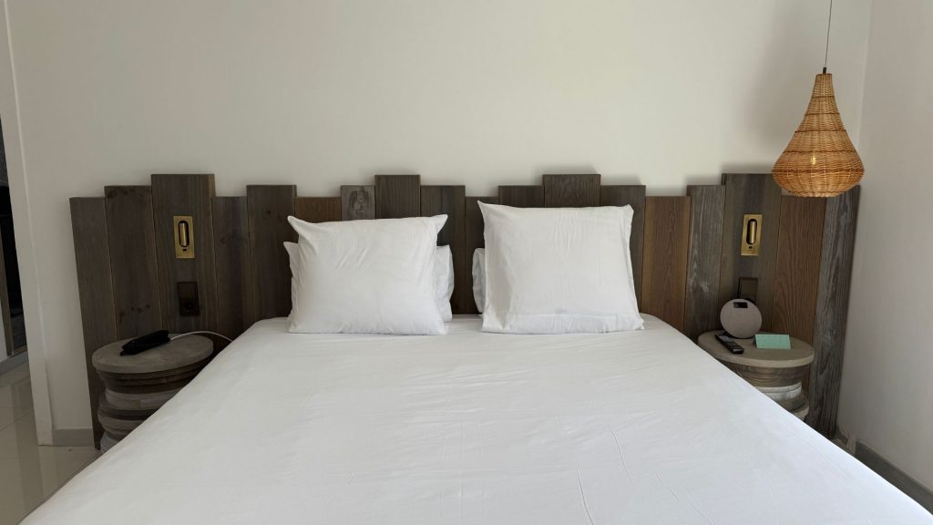 Hyde Ibiza Suite Schlafzimmer Bett