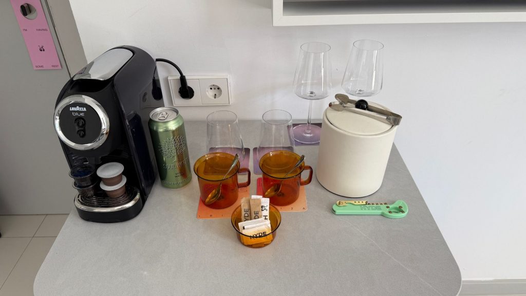 Hyde Ibiza Suite Wohnzimmer Kaffeemaschine