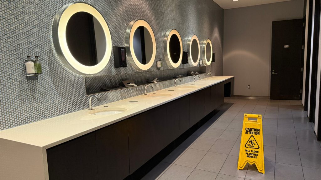 Maple Leaf Lounge Toronto Bad