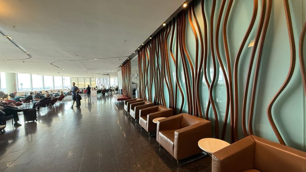 Maple Leaf Lounge Toronto (1)