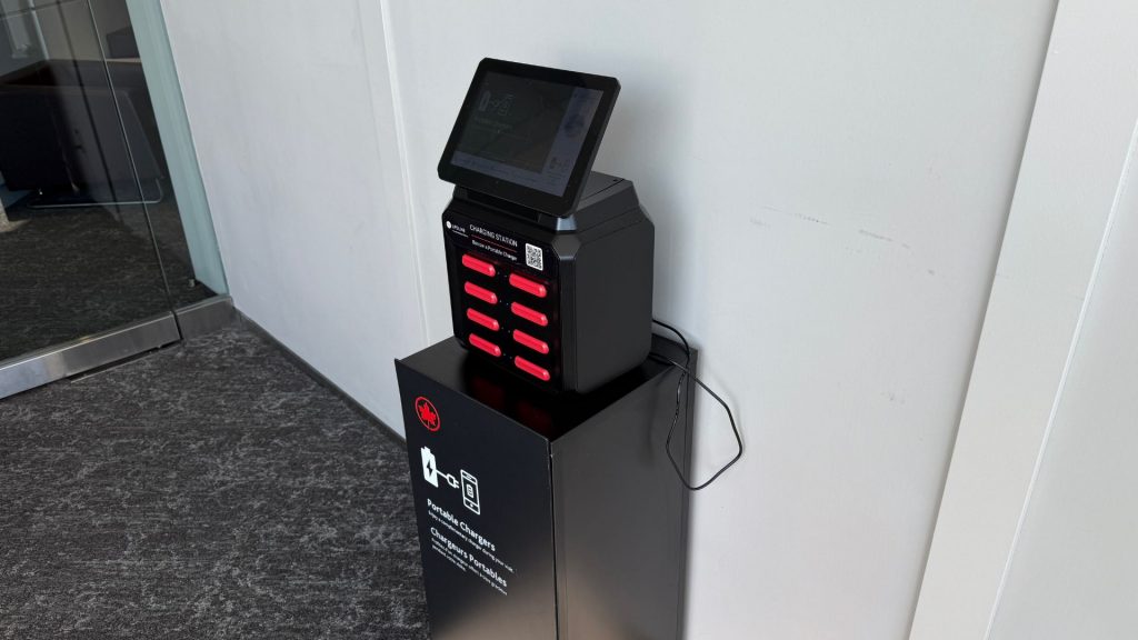 Maple Leaf Lounge Toronto Auflade Station