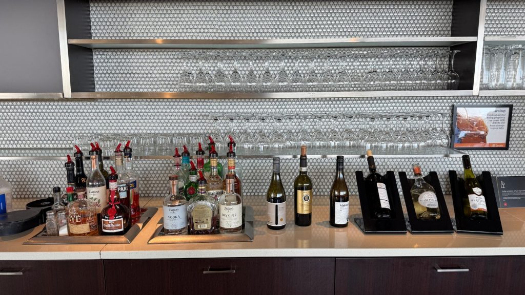 Maple Leaf Lounge Toronto Bar