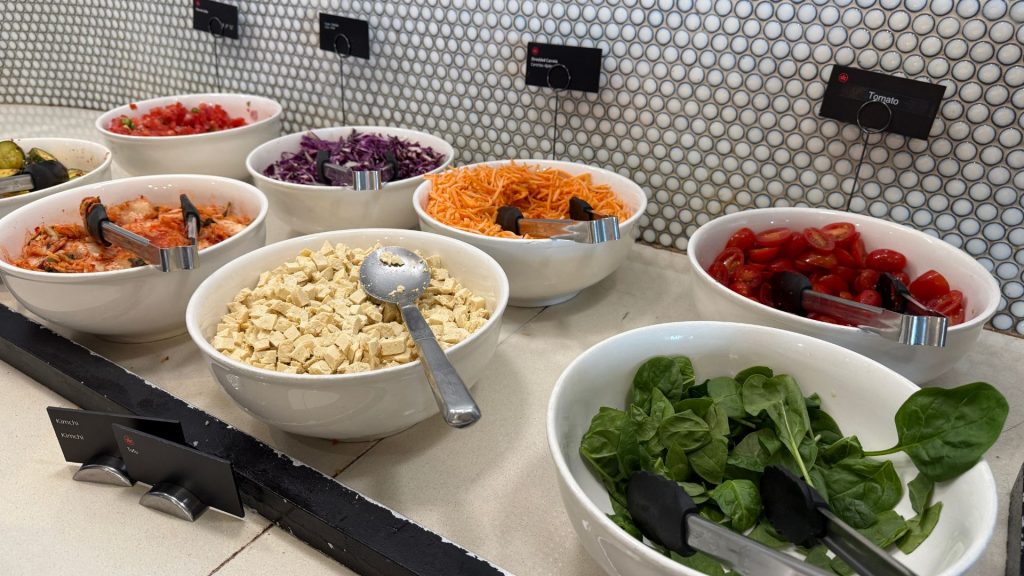 Maple Leaf Lounge Toronto Buffet Salat Bar