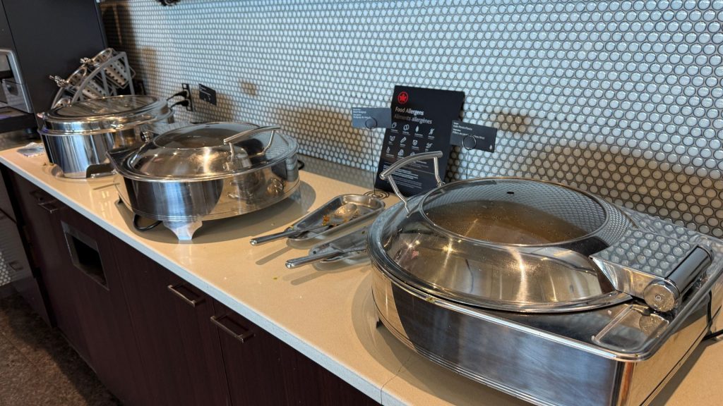 Maple Leaf Lounge Toronto Buffet Suppe