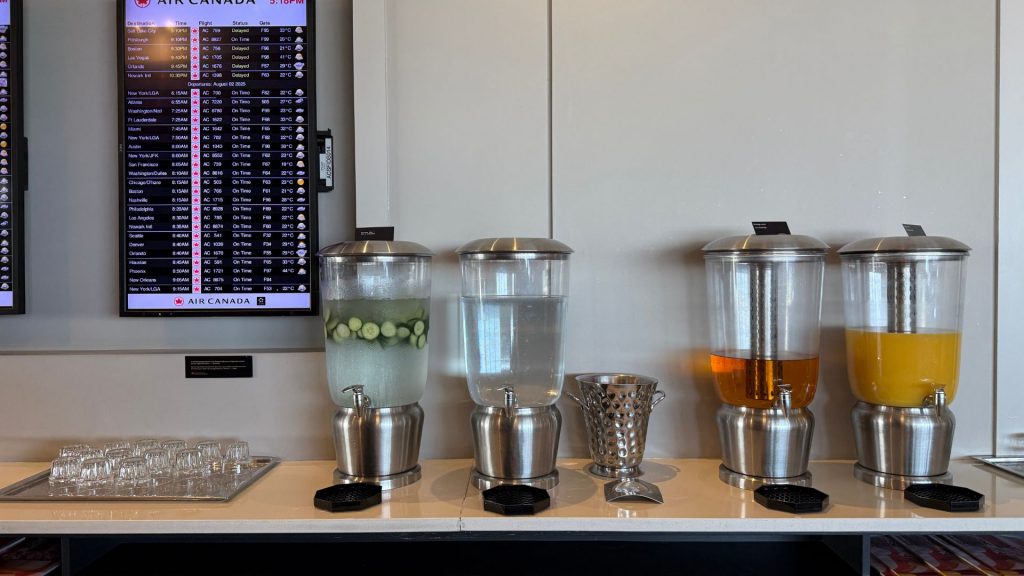 Maple Leaf Lounge Toronto Softdrinks