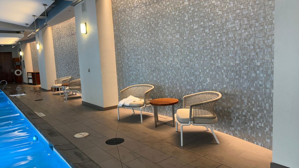 Park Hyatt Chicago Pool Sitzgelegenheiten