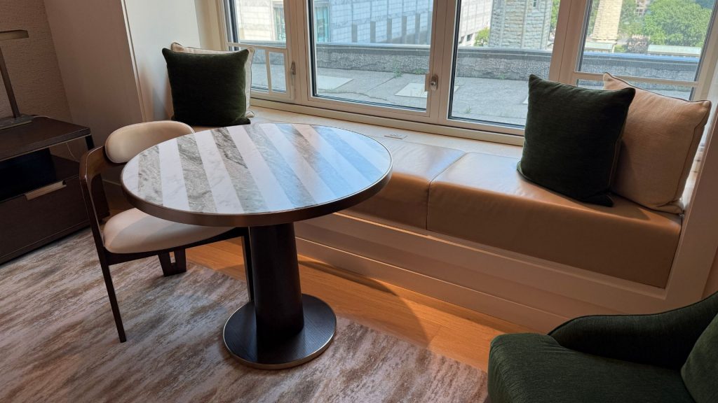 Park Hyatt Chicago Zimmer Tisch