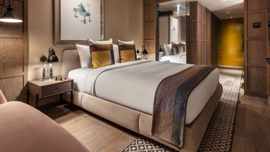 The Londoner Deluxe King Zimmer