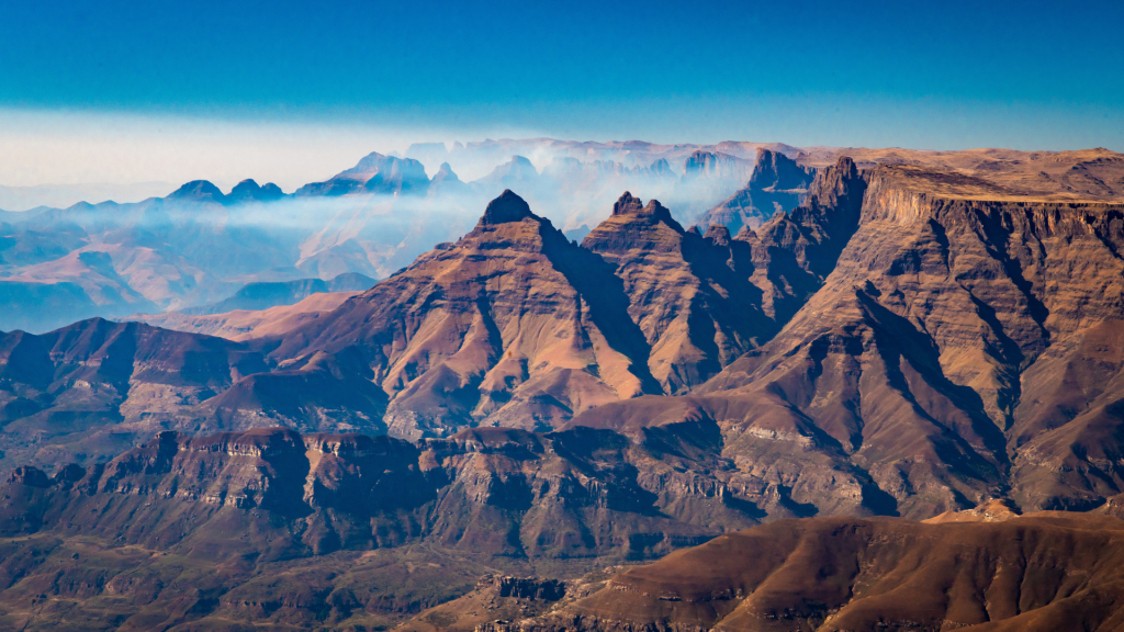 Cathedral Peak In Den Drakensberge Sueadafrika
