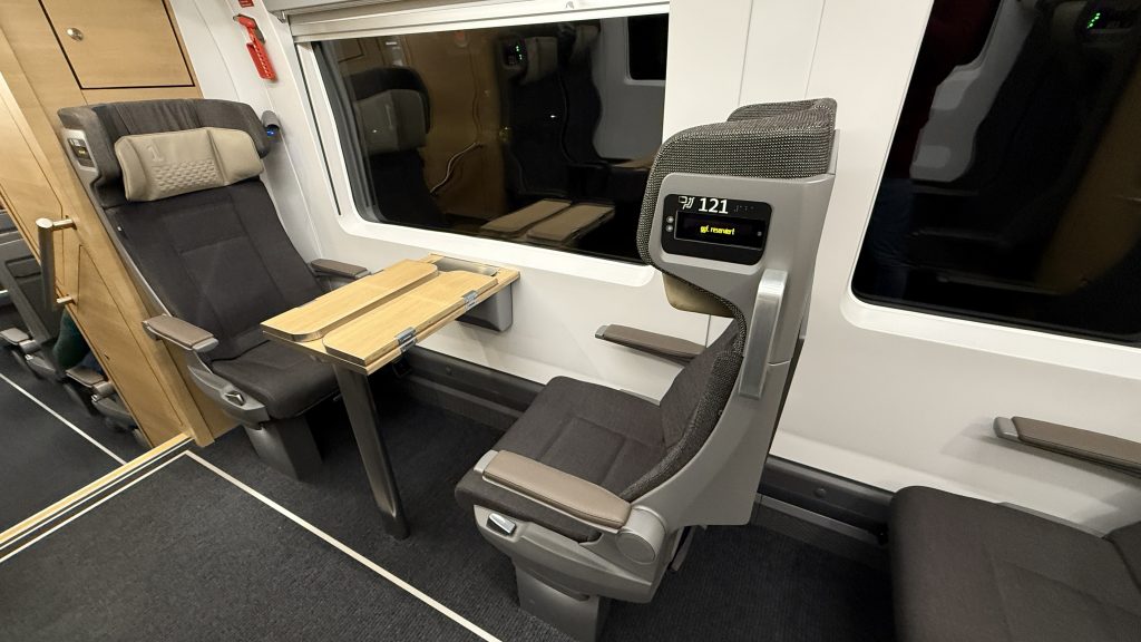 DB ICE L Erste Klasse Doppeltisch
