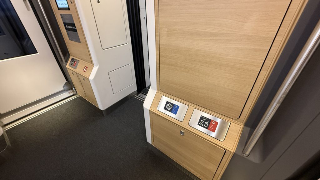 DB ICE L Erste Klasse Eingang