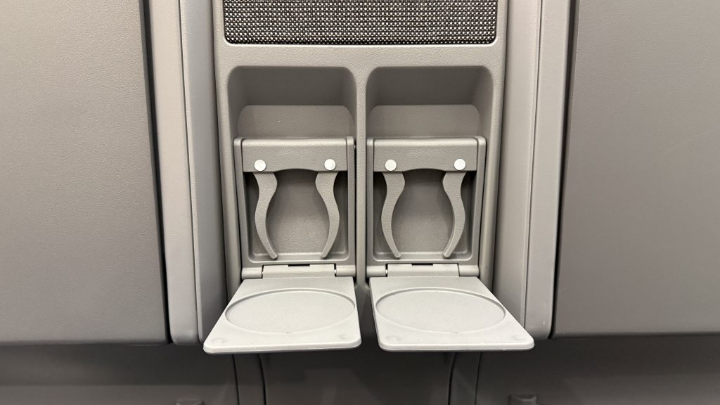 DB ICE L Erste Klasse Getraenkehalter