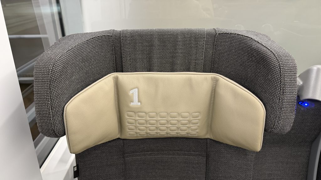 DB ICE L Erste Klasse Sitz Kopfstuetze