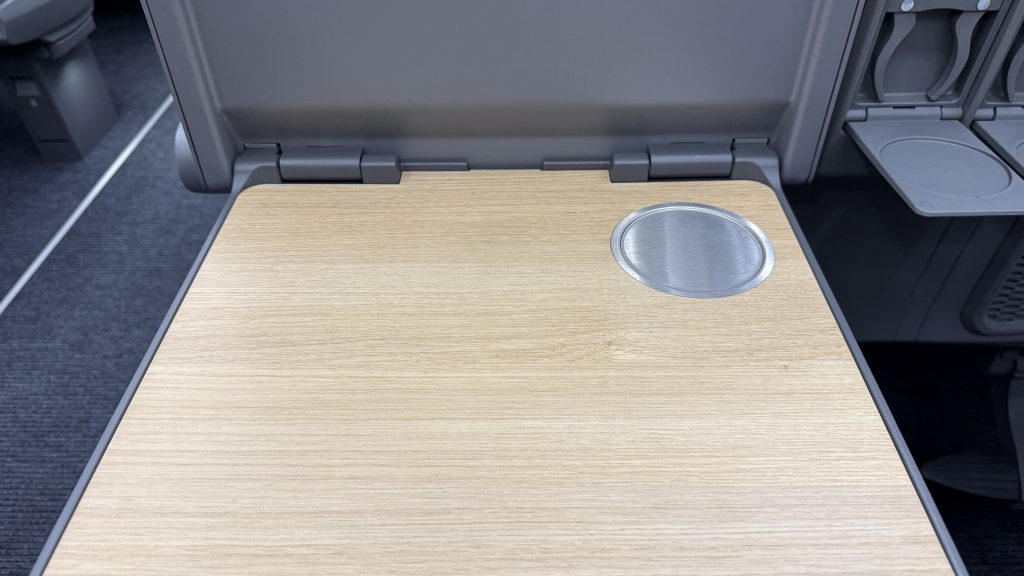 DB ICE L Erste Klasse Tische