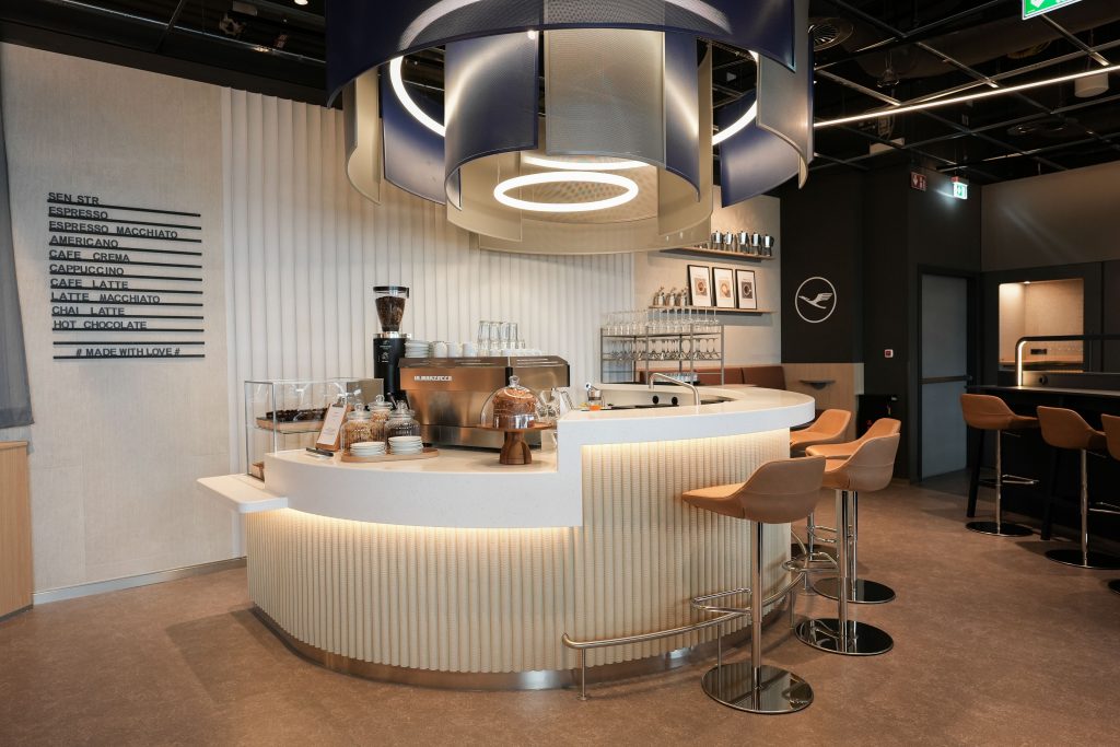 Lufthansa Senator Und Business Lounge Stuttgart Barista