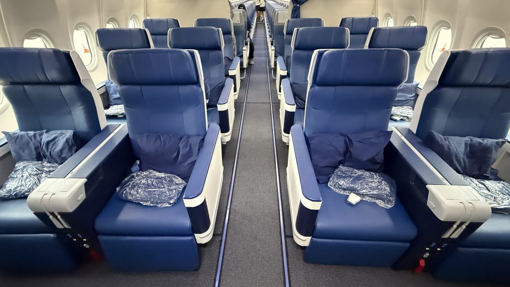 Malaysia Airlines Business Class Boeing 737 Kabine