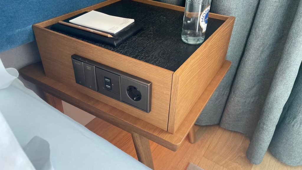 Mandarin Oriental Barcelona Zimmer Nachttisch