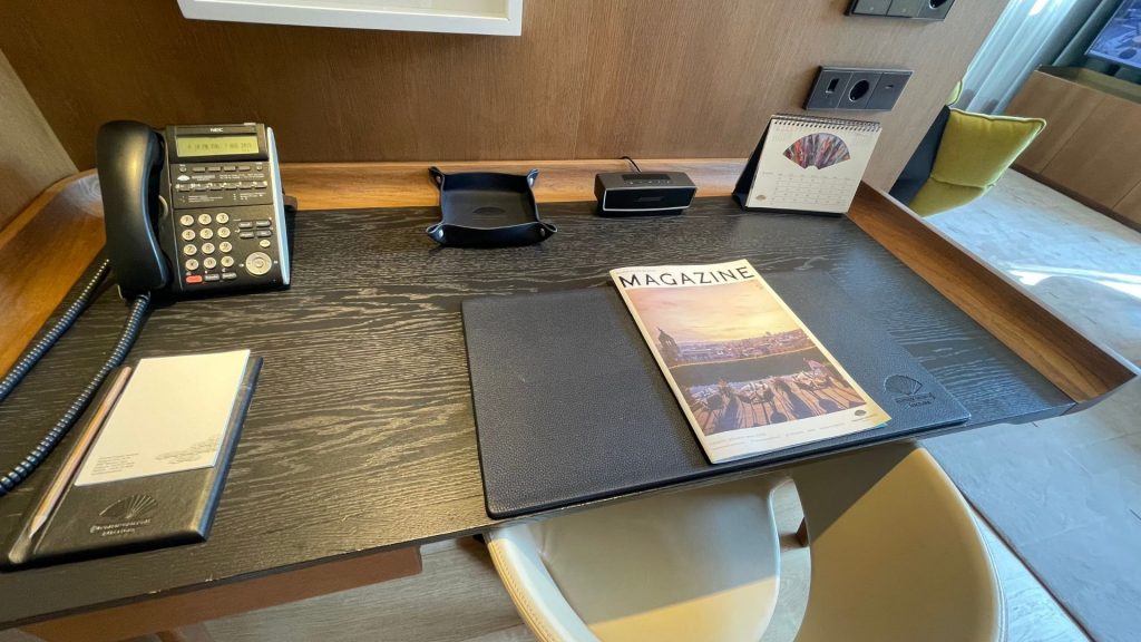 Mandarin Oriental Barcelona Zimmer Schreibtisch