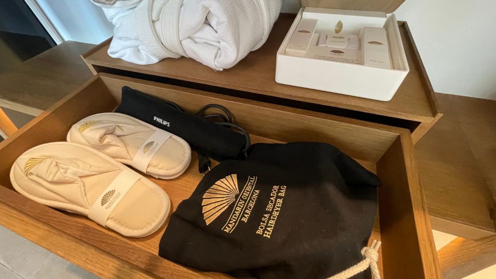 Mandarin Oriental Barcelona Zimmer Schuhe