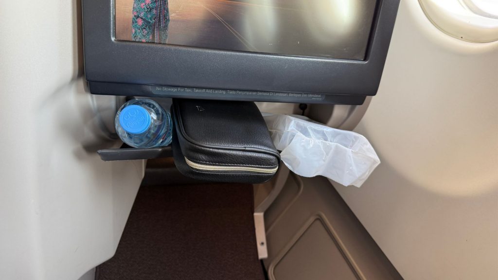 Malaysia Airlines Business Class Airbus A330-300 - Ablagefläche