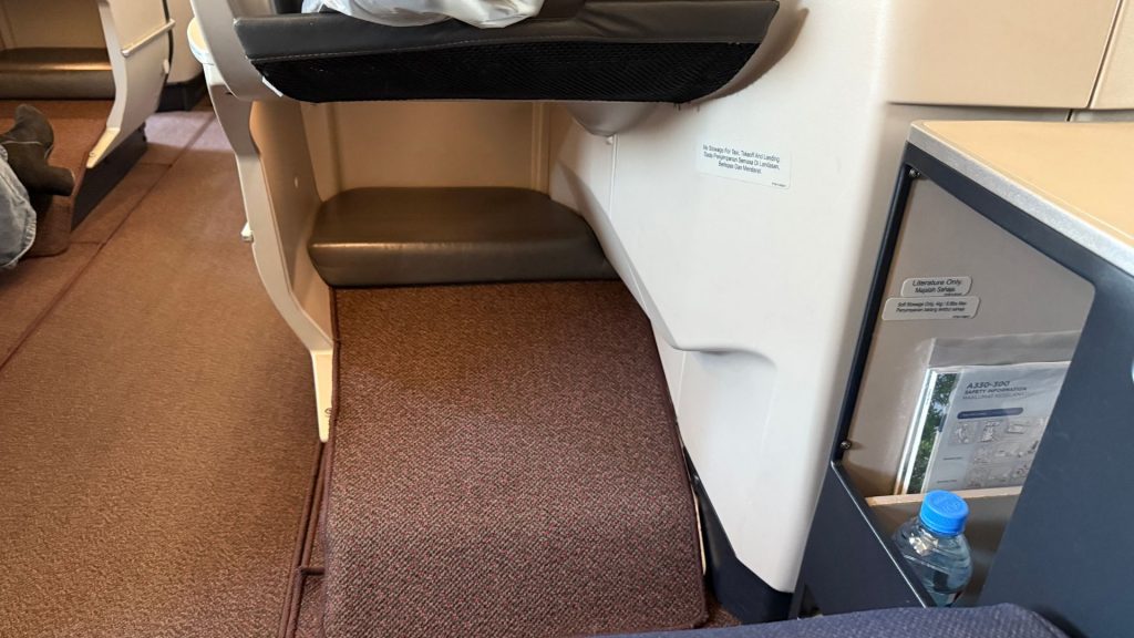 Malaysia Airlines Business Class Airbus A330-300 - Der Fußraum