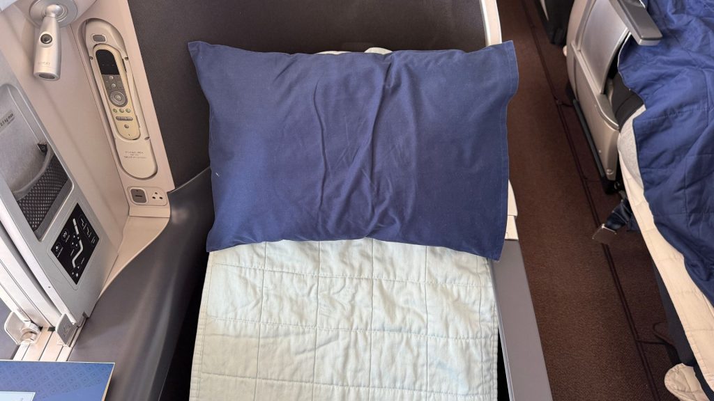 Malaysia Airlines Business Class Airbus A330-300 - Kopfkissen