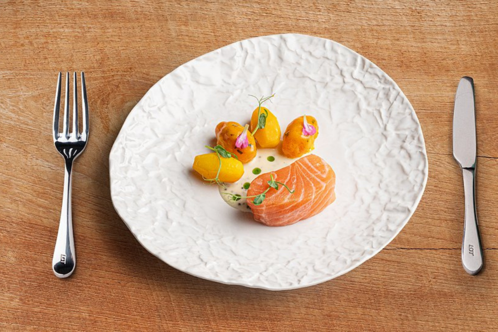 LOT Business Class Menue Artur Skotarczyk Lachs Gericht