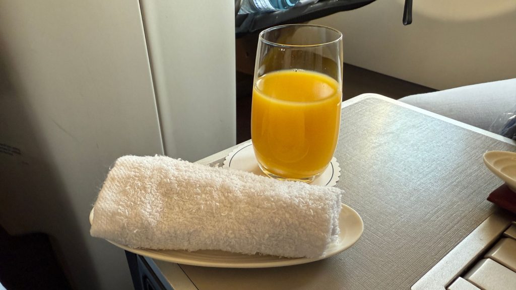 Malaysia Airlines Business Class Airbus A330-300 - Orangensaft