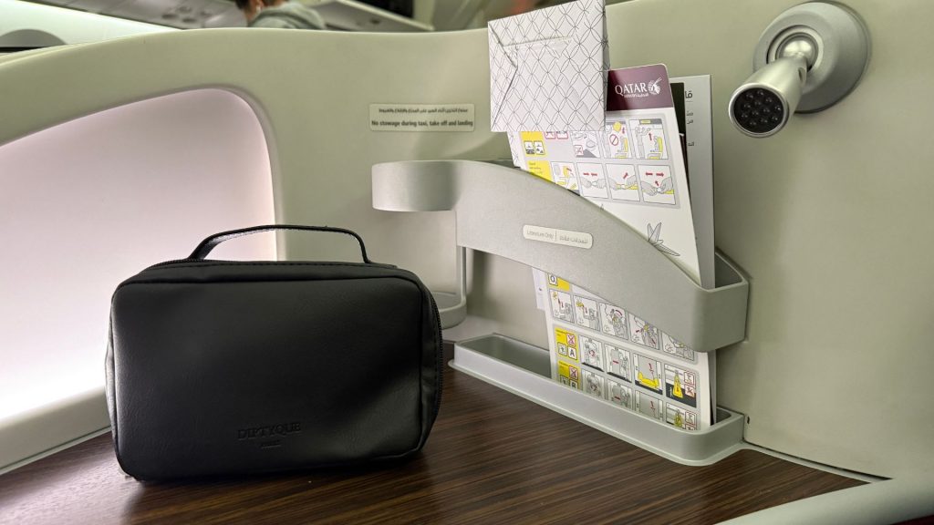 Qatar Airways Business Class Boeing 787 8 Leselampe