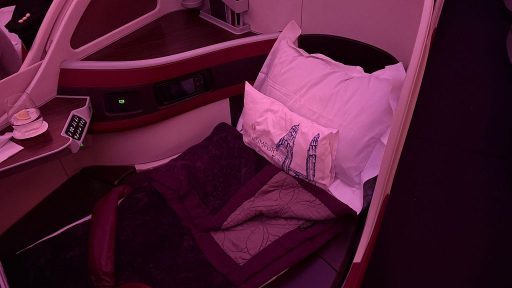 Qatar Airways Business Class Boeing 787 8 Bettzeug 2