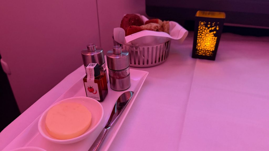 Qatar Airways Business Class Boeing 787 8 Brotkorb