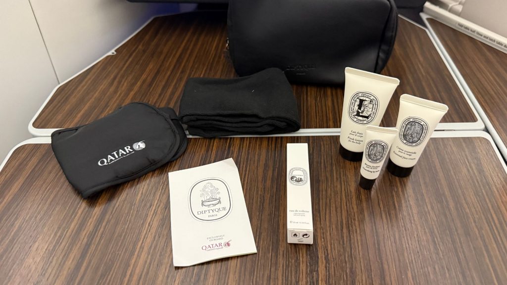 Qatar Airways Business Class Boeing 787 8 Diptyque Produkte