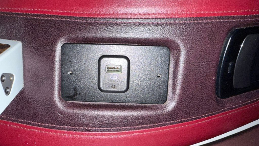 Qatar Airways Business Class Boeing 787 8 Handyanschluss