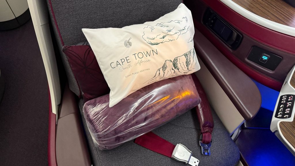 Qatar Airways Business Class Boeing 787 8 Kissen Und Decke 2