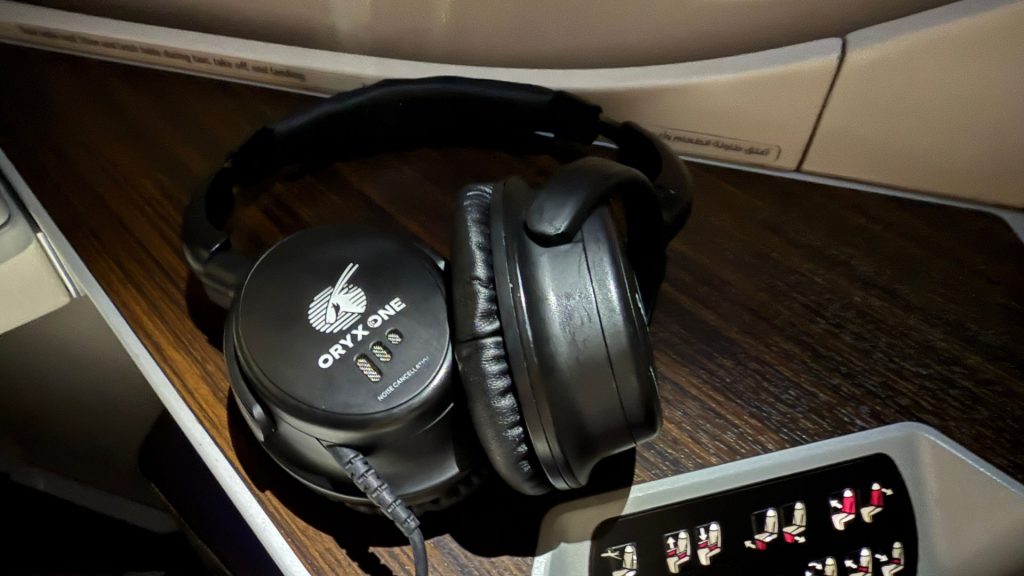 Qatar Airways Business Class Boeing 787 8 Kopfhörer