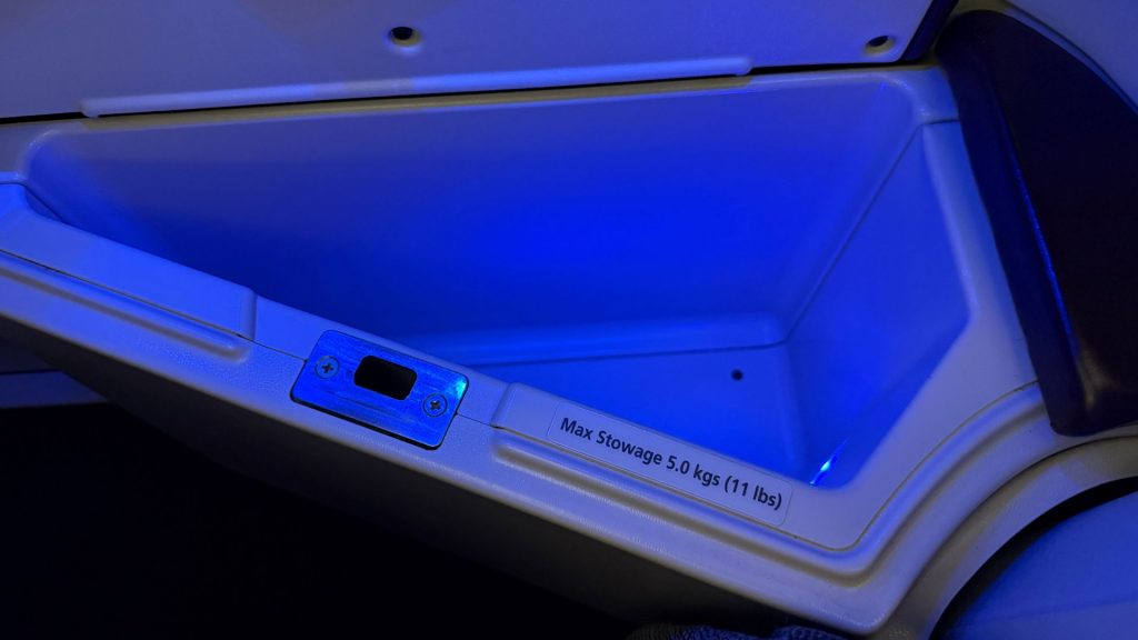 Qatar Airways Business Class Boeing 787 8 Weitere Ablagefläche