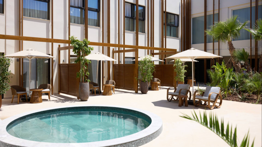 Hilton Chania Resort Zimmer Atrium Garden Round Pool