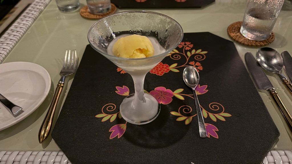 Gaya Island Resort Kota Kinabalu Abendessen Kugel Eis