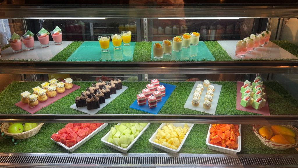 Gaya Island Resort Kota Kinabalu Abendessen Buffet Dessert