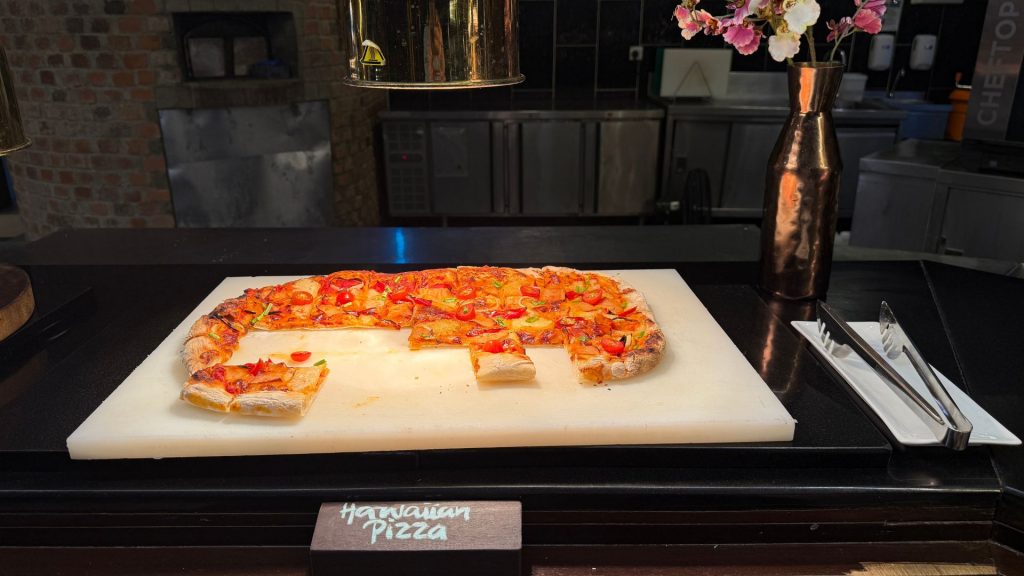 Gaya Island Resort Kota Kinabalu Abendessen Buffet Pizza