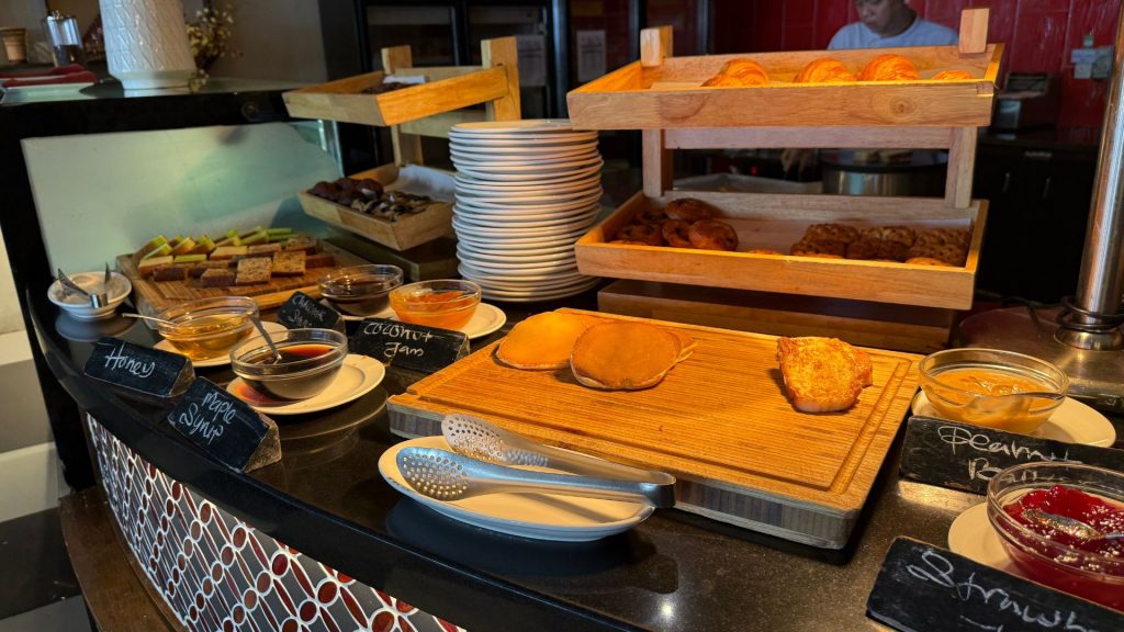 Gaya Island Resort Kota Kinabalu Fruehstueck Gebaeck