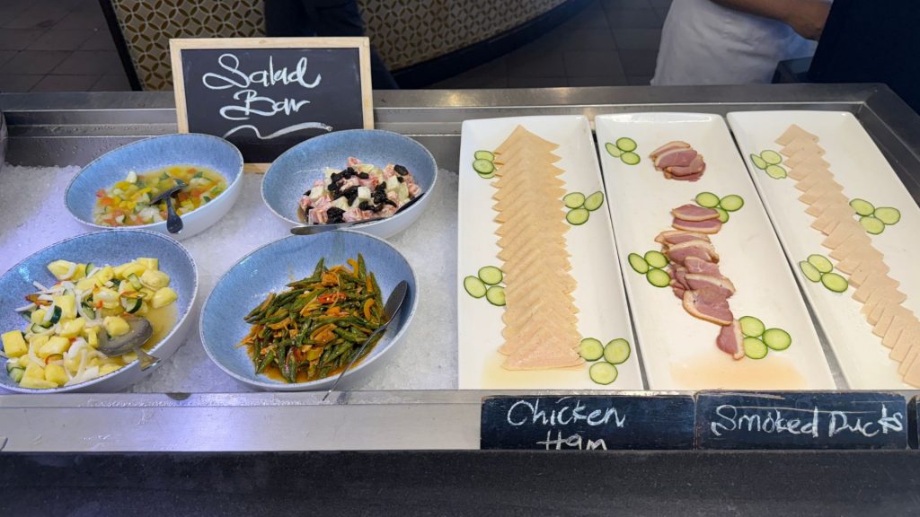 Gaya Island Resort Kota Kinabalu Fruehstueck Kaese Wurst