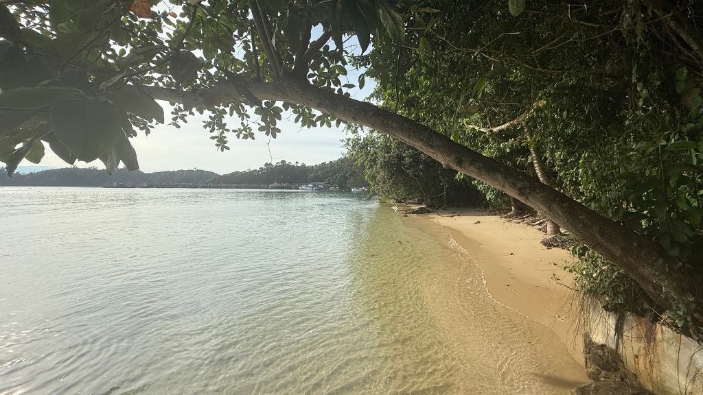 Gaya Island Resort Kota Kinabalu Strand (1)