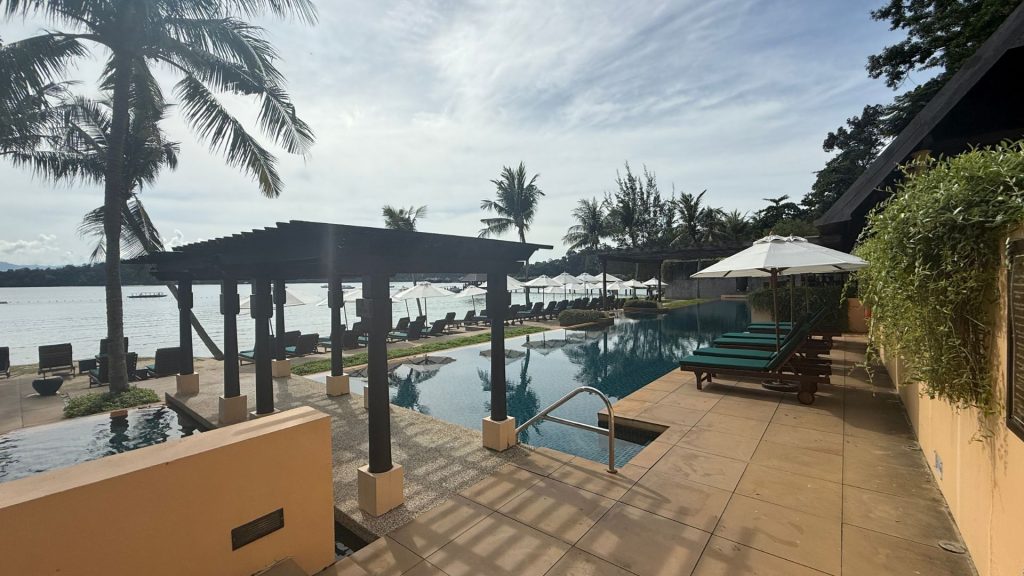 Gaya Island Resort Kota Kinabalu Strand Liegen (4)