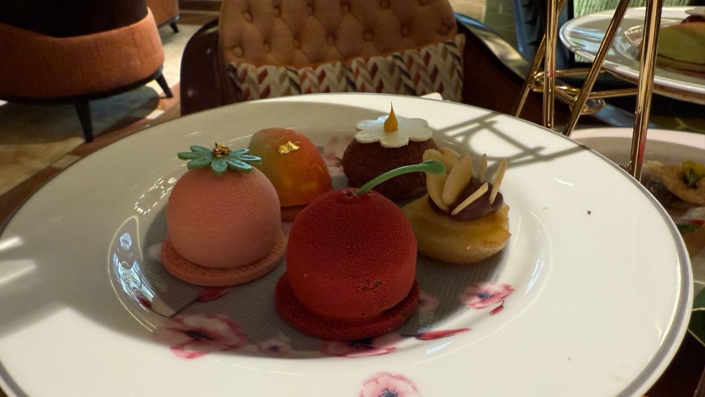 Mandarin Oriental Kuala Lumpur Afternoon Tea Sueße Kleinigkeiten