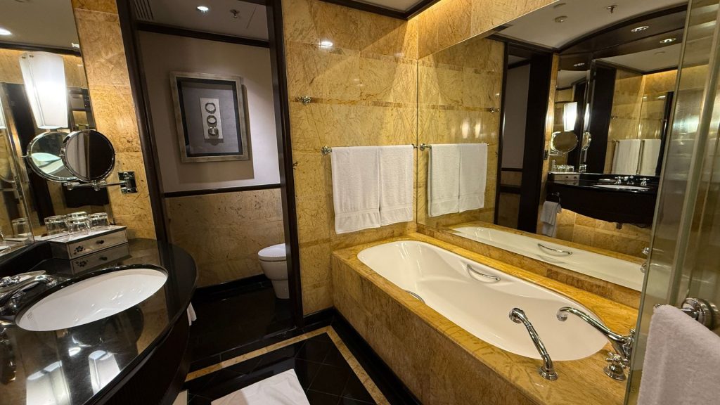 Mandarin Oriental Kuala Lumpur Badezimmer Uebersicht