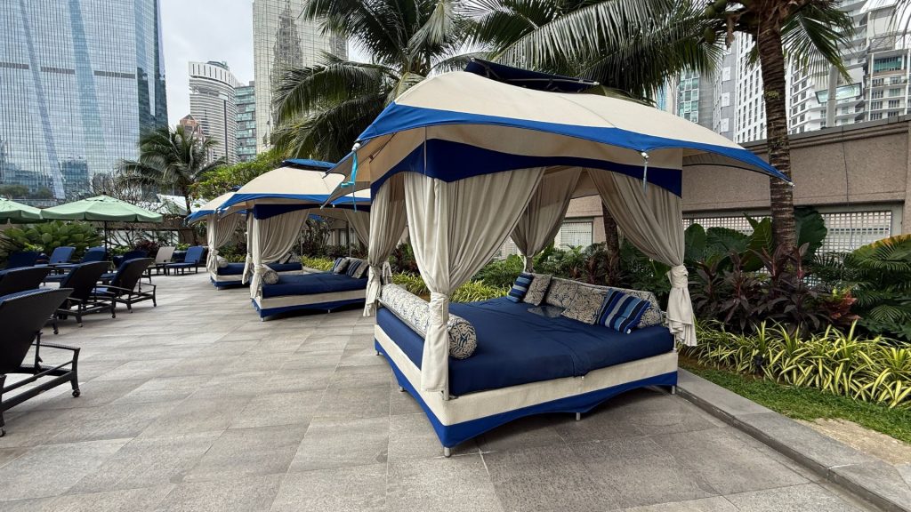 Mandarin Oriental Kuala Lumpur Betten Am Pool