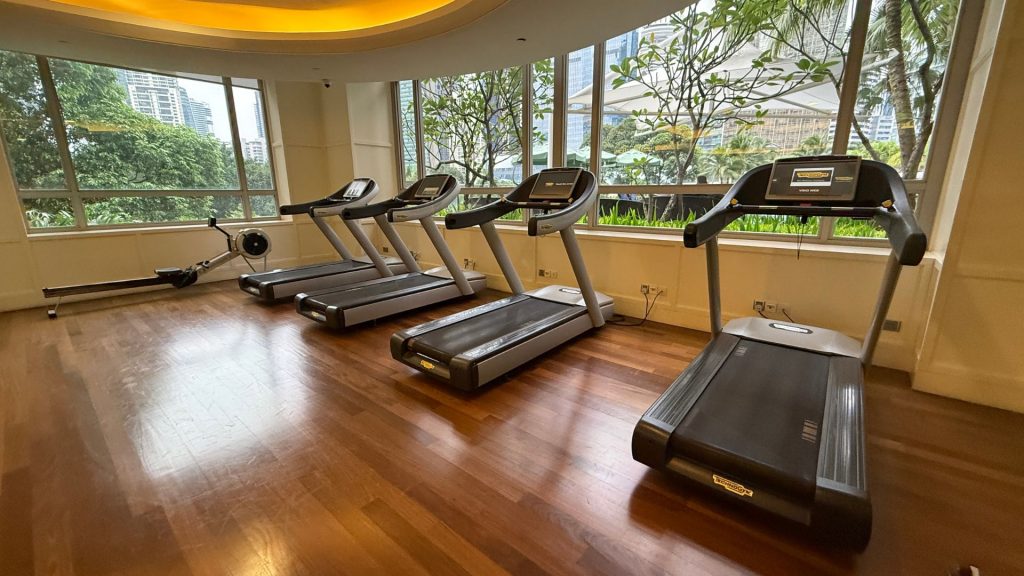 Mandarin Oriental Kuala Lumpur Fitnessraum Fensterfront 1