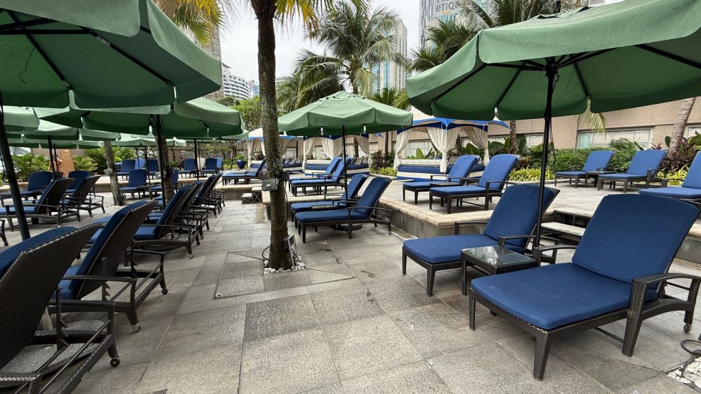Mandarin Oriental Kuala Lumpur Liegen Am Pool
